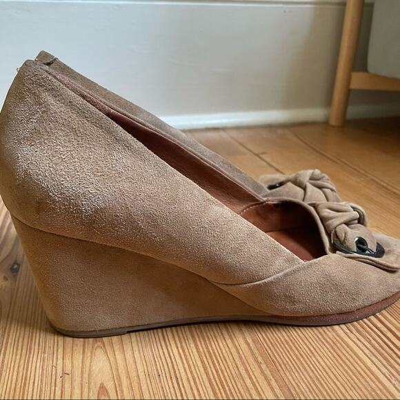 Gentle Souls Gabe's bow buckle tan suede wedge SIZE 9.5M - Picture 7 of 9